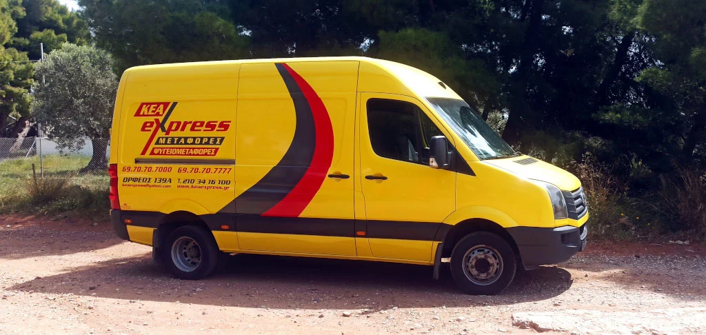 Επαγγελματικό βαν μεταφορών της KEA EXPRESS για μεταφορές και διανομές από και προς την Κέα